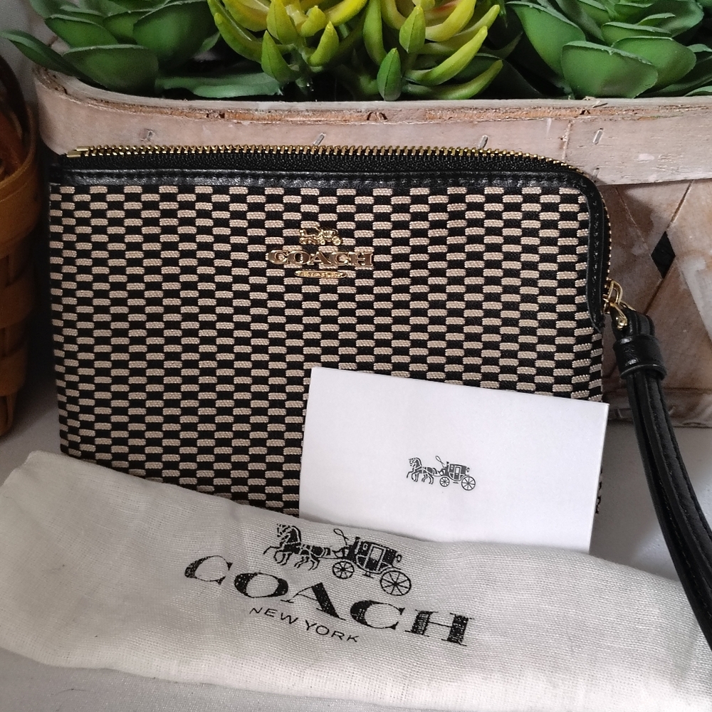 👛Coach Legacy Corner Zip Wristlet F13311 NWOT - Picture 4 of 9